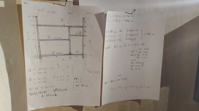 Disegno stilizzato del mobile a matita e penna, con misure abbozzate
